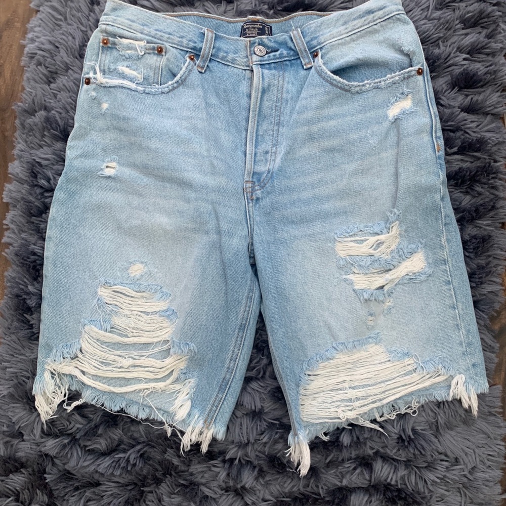 Abercrombie & Fitch high rise 9 inch distressed/ripped jean short, size 30